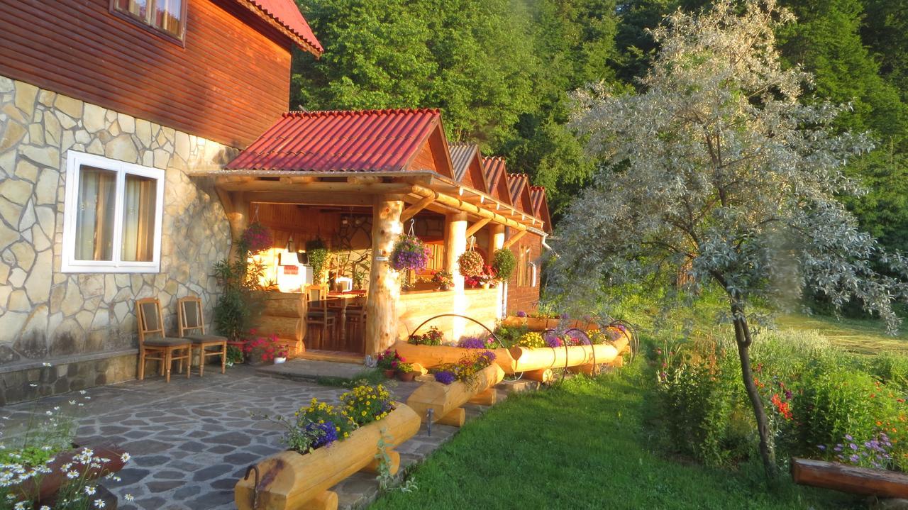 Pensiunea Poiana De Vis Sucevita Ngoại thất bức ảnh